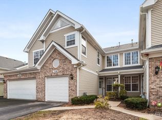 1048 Sheridan Cir, Naperville, IL 60563