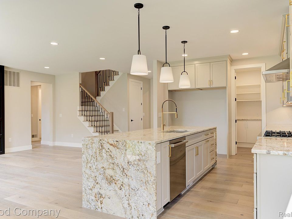 808 Irving Ave, photo 21