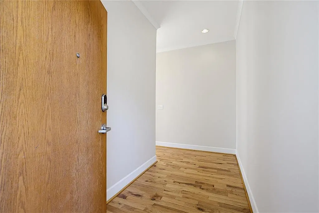 2 bed, 2.0 bath, 1050 sqft, $2,500 — Photo 3