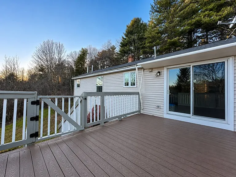 129 Lawrence Rd — Photo 30