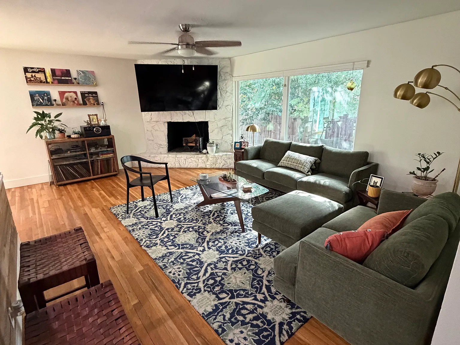 3 bed, 1300 sqft, $2,625 — Photo 2