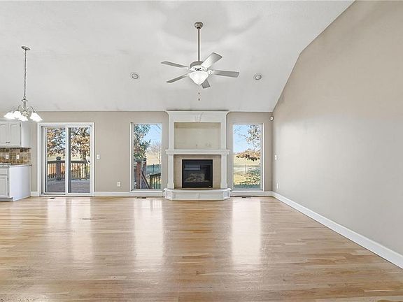 4th image of 1200 W 10th St