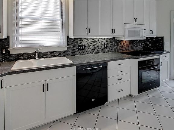 4th image of 14 Sparwheel Ln