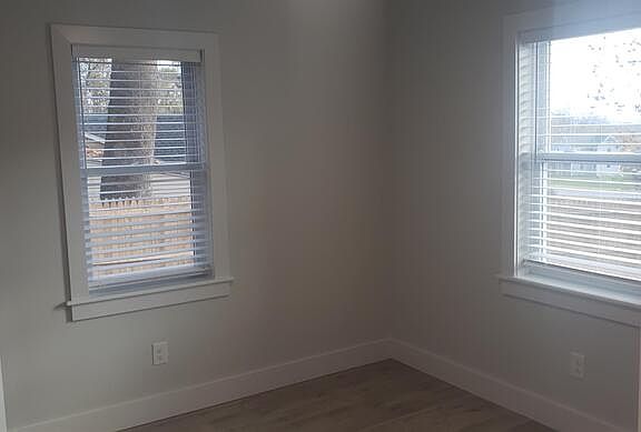 3rd image of 453 Vineyard Ave #3