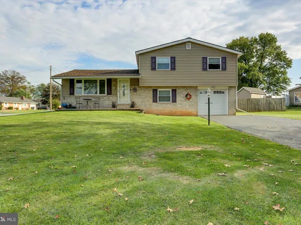 15 Buckthorn Dr, Carlisle, PA 17015