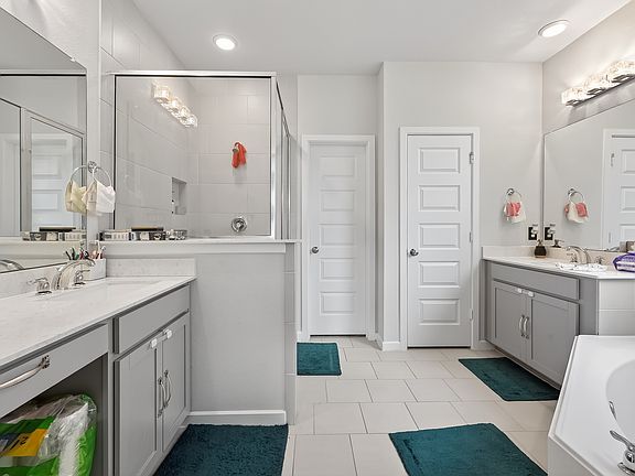 5th image of 18619 Greenwood Meadow Trl