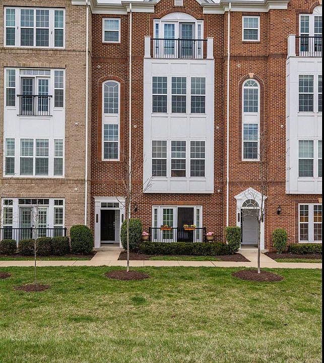 1st image of 20638 Sibbald Sq