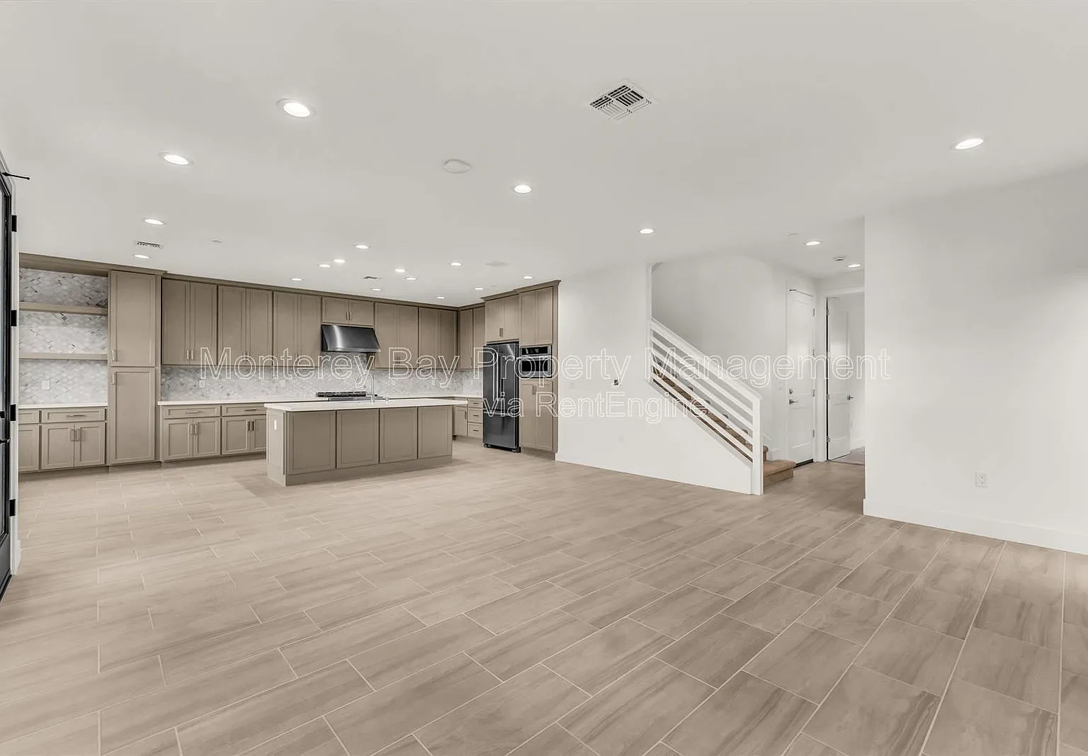 4 bed, 3.0 bath, 2191 sqft, $4,995 — Photo 3