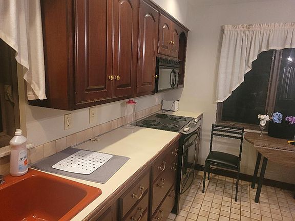 3rd image of 17302 Woodbury Ave