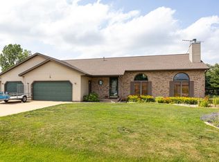 3318 Creek Side Dr, Oshkosh, WI 54904