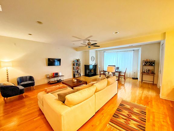 4th image of 1814 W North Ave Unit 302