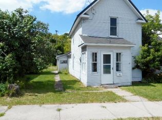 916 Court St, Sault Sainte Marie, MI 49783