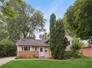 810 Clover Ct, Glenview, IL 60025