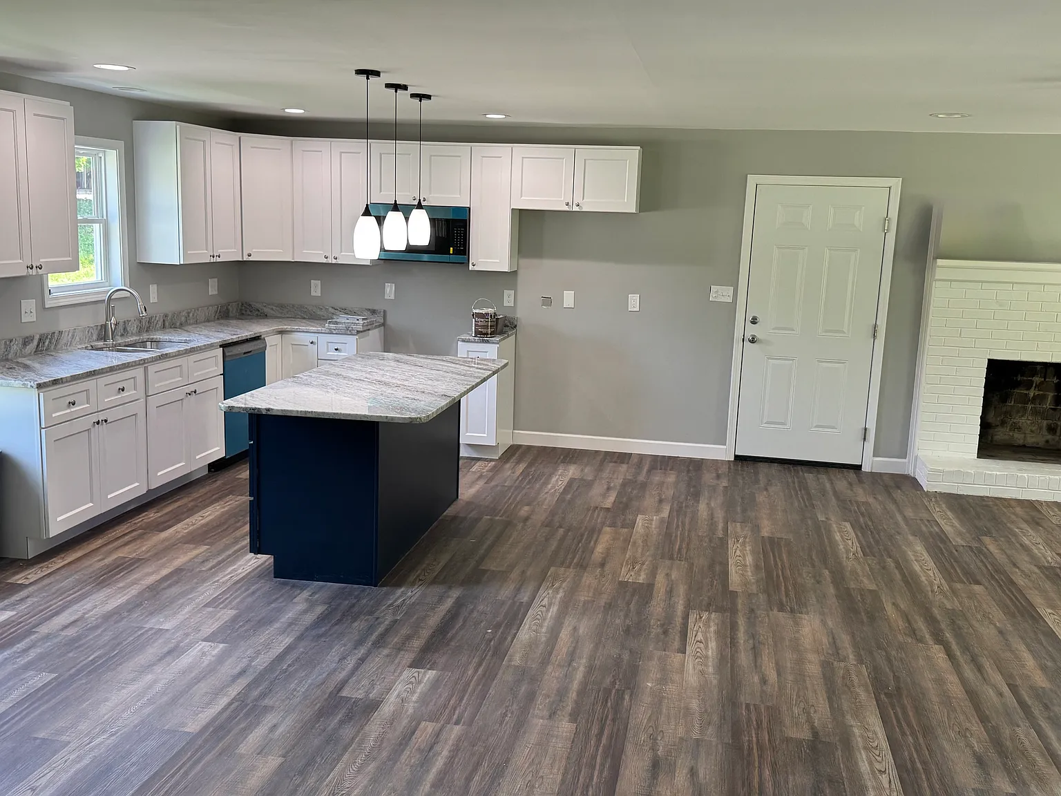 3 bed, 1420 sqft, $1,995 — Photo 4