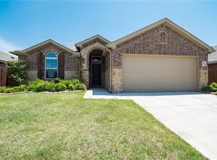 2122 Long Forest Rd, Heartland, TX 75126