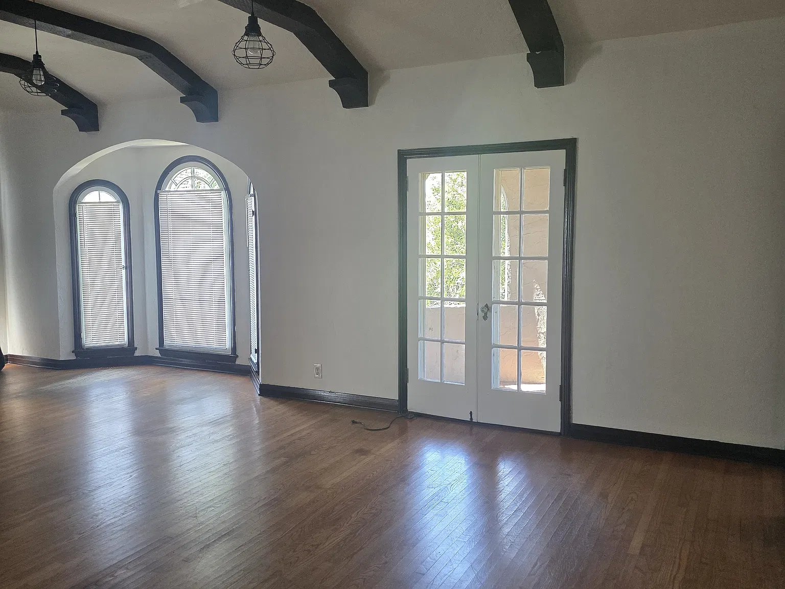 4 bed, 3.0 bath, 2272 sqft, $7,330 — Photo 3