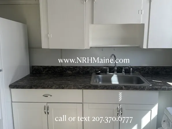 68 Pleasant St, Auburn, ME