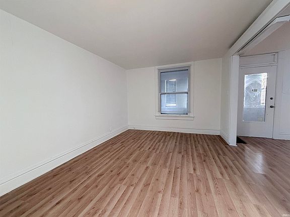 5th image of 925 Cottage Ave