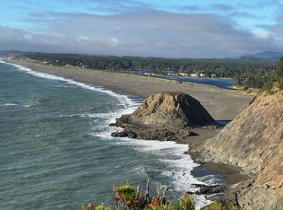 860 Stagecoach Ln, Port Orford, OR 97465