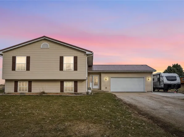 4169 Alta Vista Dr, Center Point, IA 52213