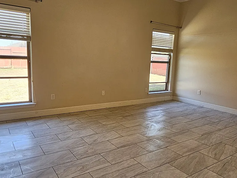 6904 Redbud Ct — Photo 10