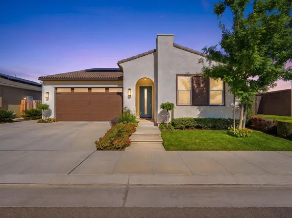 3245 Las Rosas Avenue, Clovis, CA 93619