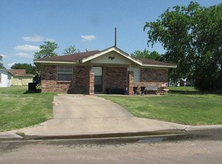 2010 6th St, Hempstead, TX 77445