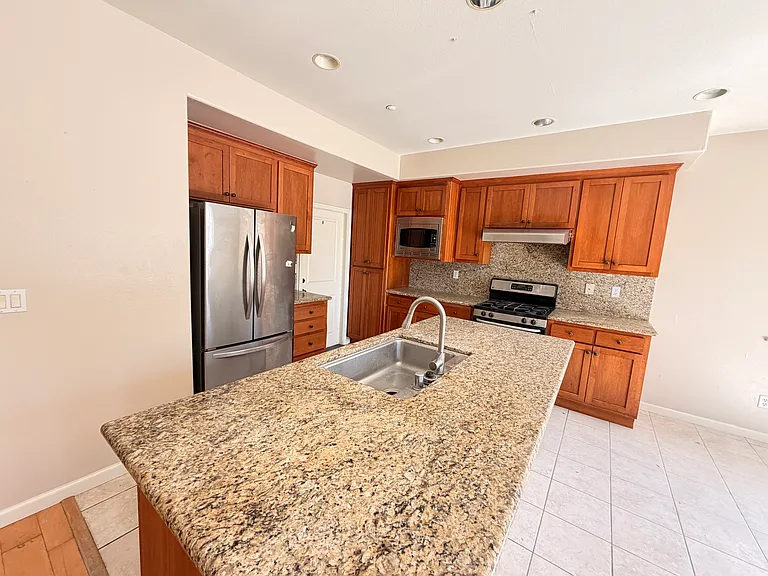 412 Mountain Meadows Dr — Photo 4