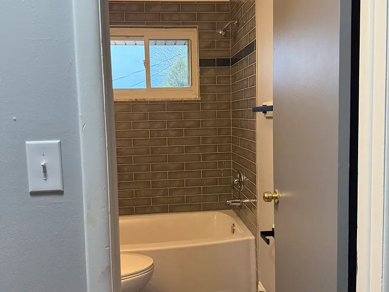 905 N Meadows Ct #D — Photo 13