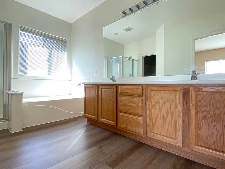 517 S 115th Dr — Photo 9