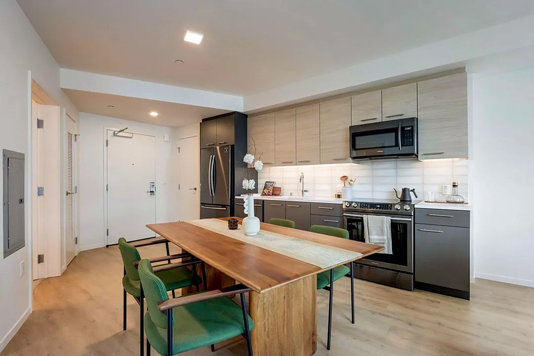 Channel House — Photo 1