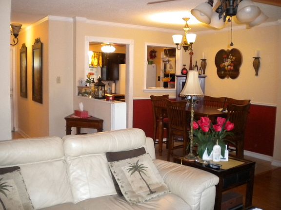 4th image of 907 Lynn Ln