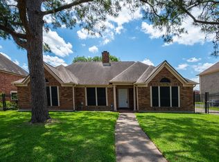 2412 Londonderry Dr, Pearland, TX 77581