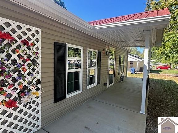 3rd image of 170 Cunningham Ave