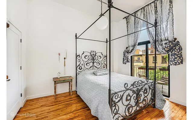 Sold by Douglas Elliman | media 22