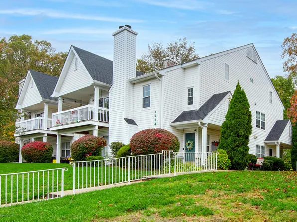 4 Juneau Ct, Tinton Falls, NJ 07712