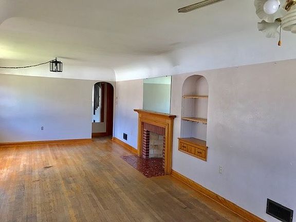3rd image of 703 W 25th St