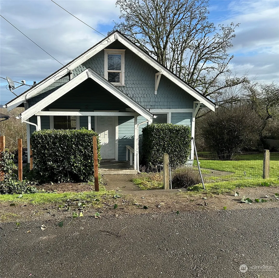 3315 E Grandview Avenue photo 1