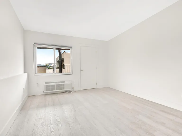 512-514 Observer Hwy #4W — Photo 15