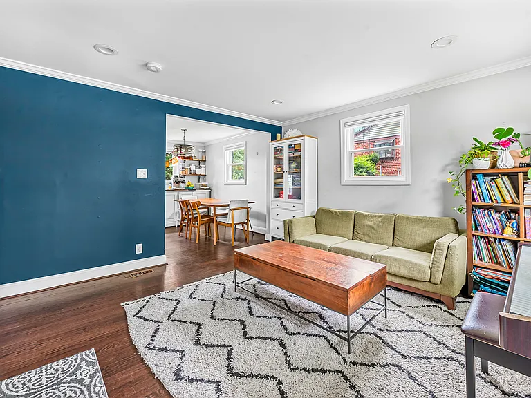 4610 Coachway Dr — Photo 6