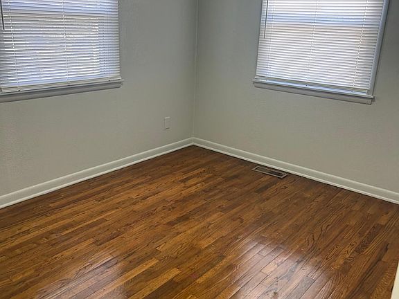 4th image of 924 Julia Ave