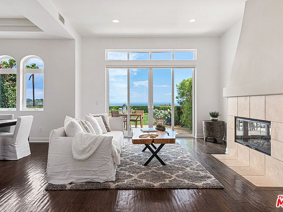 5th image of 23929 De Ville Way