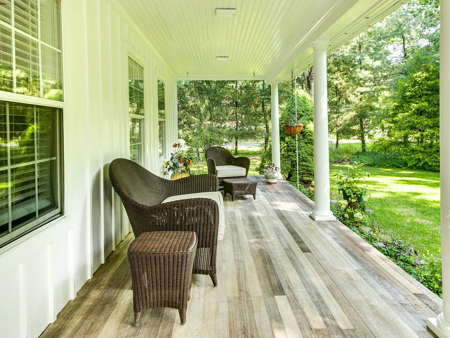 Desirable and Affordable, Bridgehampton — Photo 2