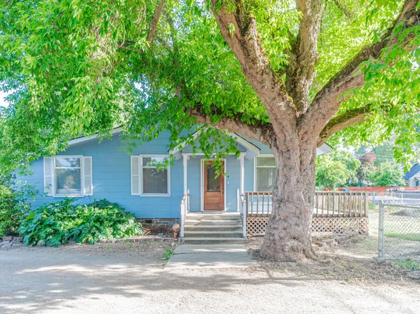 1833 S Peach St, Medford, OR 97501