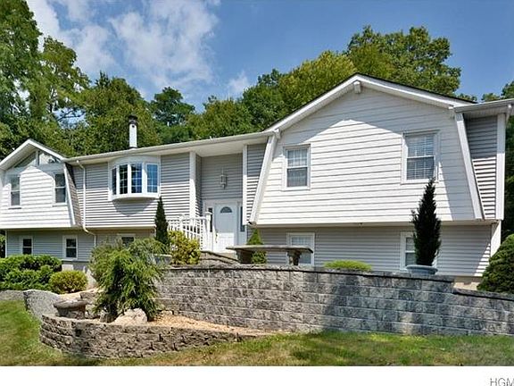 3rd image of 12 Astor Dr