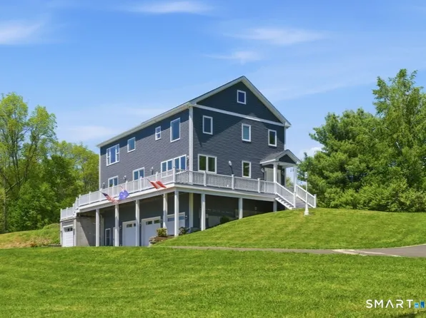8 Buckingham Road, Derby, CT 06418