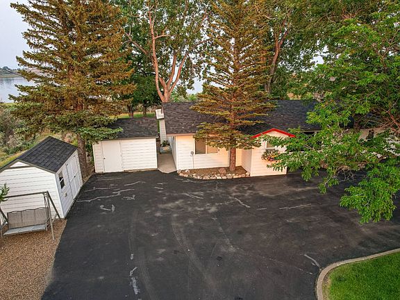 3rd image of 47 Millionaire Mile Rd