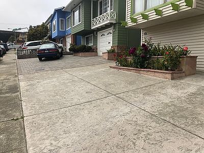 1st image of 460 Lakeshire Dr