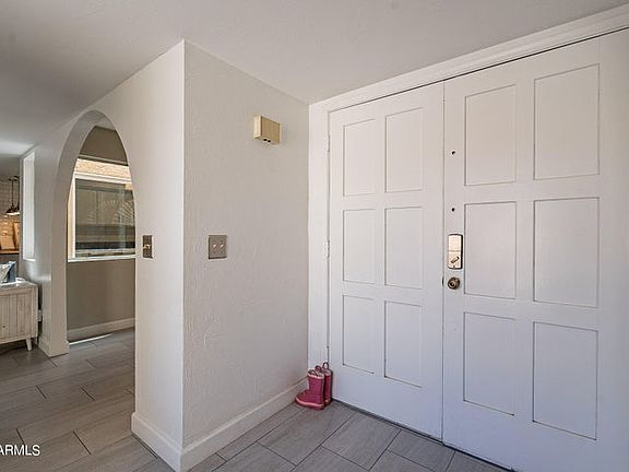 3rd image of 1011 N Cherry