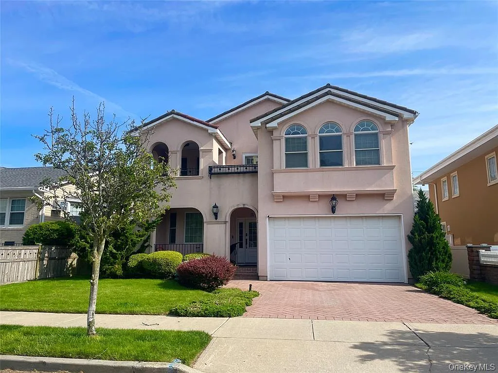 5 bed, 3.5 bath, 3239 sqft, $7,500 — Photo 1